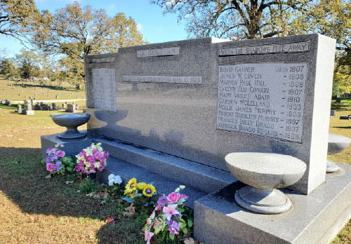 Oak Lawn Cemetery